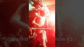 melbourne! my 1st show in oz. 1st show of the year. 500 of you in the round. it felt perfect #ontour